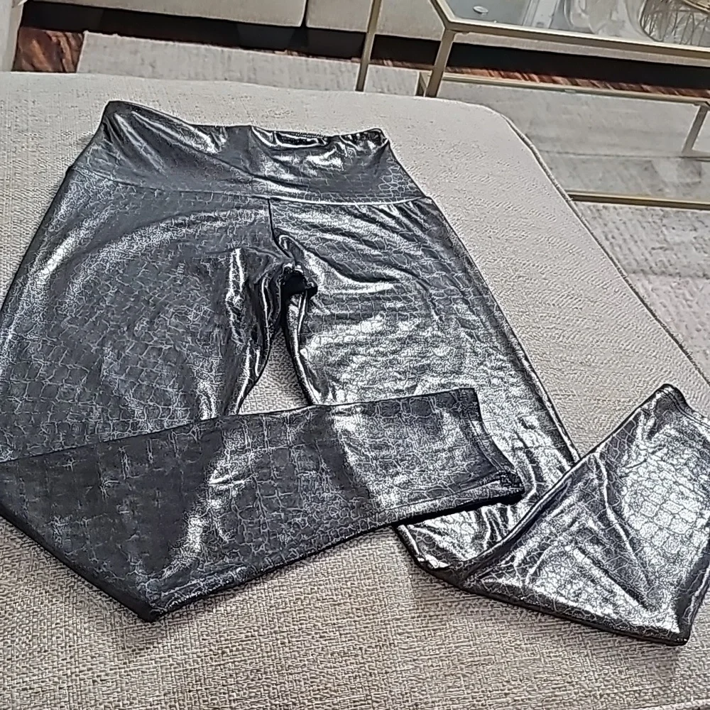 Onzie Mid Rise Leggings Metalic Mercury Foil S/M nwot